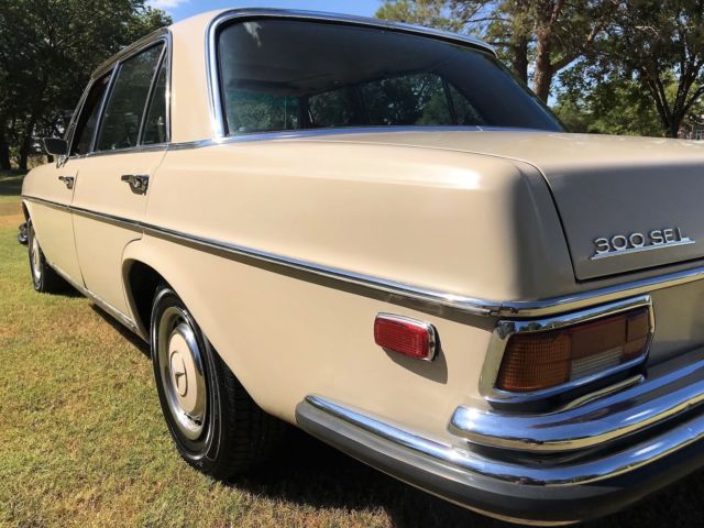 1970 Mercedes-Benz 300-Series Sedan
