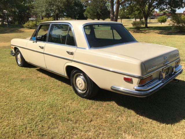 1970 Mercedes-Benz 300-Series Sedan