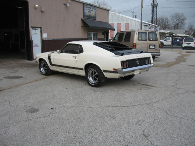 1970 wimbelton whte Ford Mustang Coupe