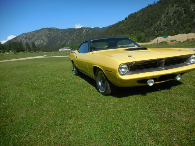 1970 Yellow Plymouth Barracuda Coupe