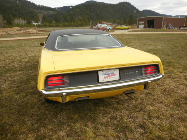 1970 Yellow Plymouth Barracuda Coupe