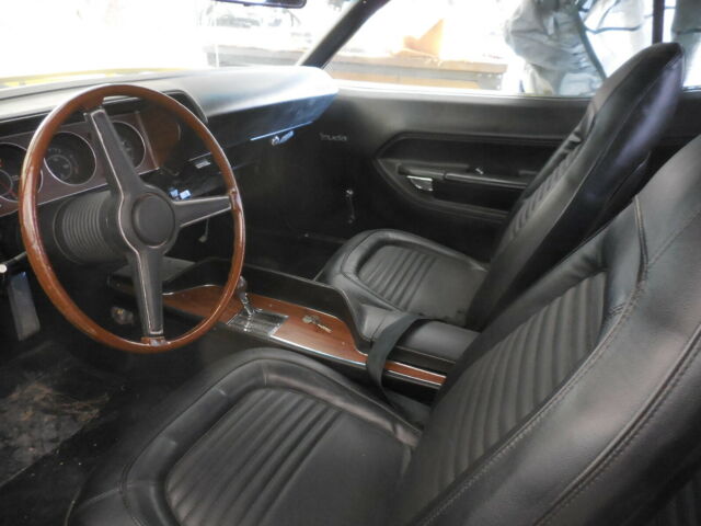 1970 Yellow Plymouth Barracuda Coupe