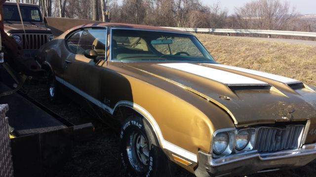 1970 gold Oldsmobile 442 2 dr hard top