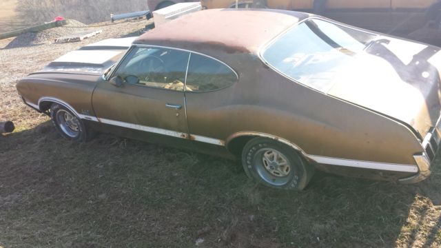 1970 gold Oldsmobile 442 2 dr hard top