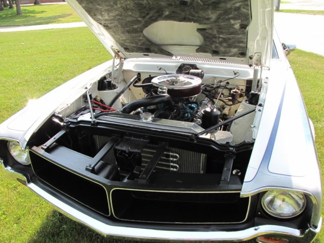1970 White AMC Javelin 2DR