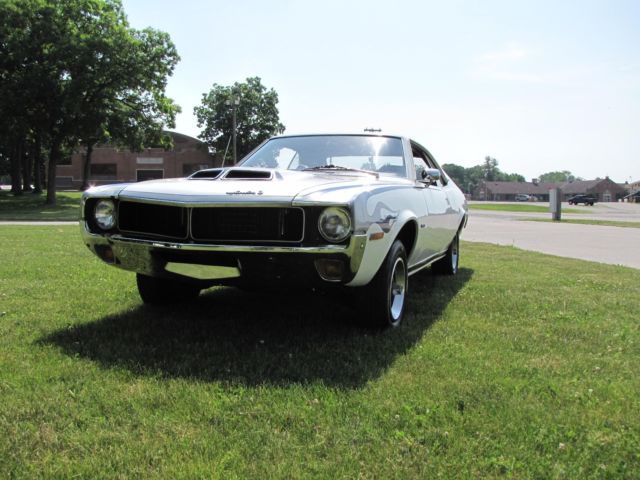 1970 White AMC Javelin 2DR