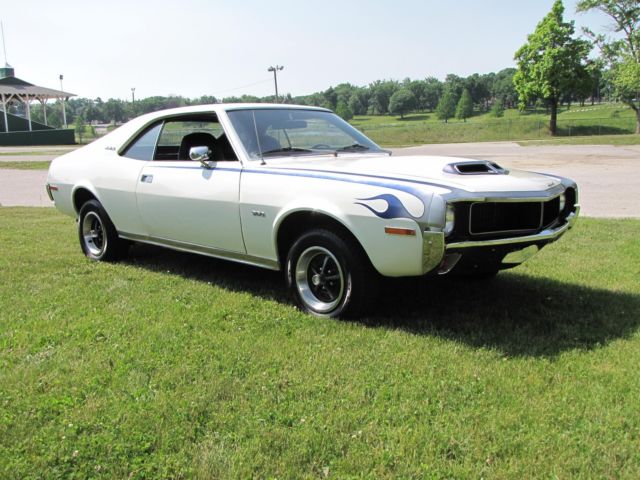 1970 White AMC Javelin 2DR