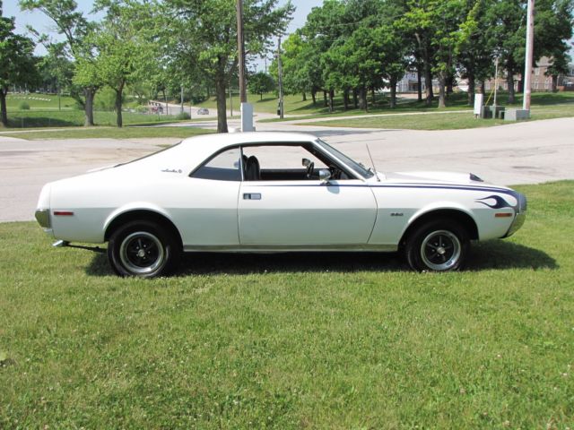 1970 White AMC Javelin 2DR