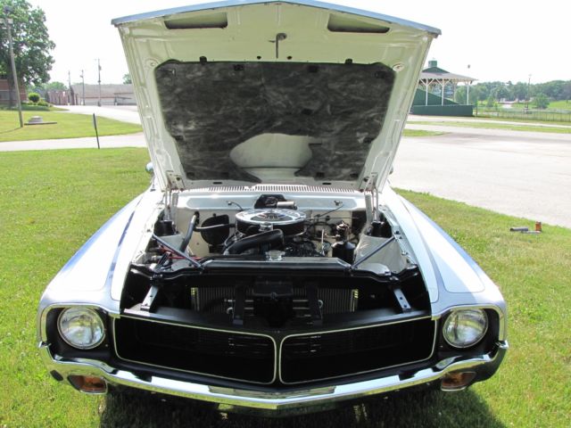 1970 White AMC Javelin 2DR