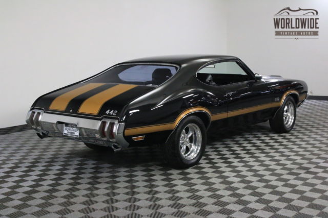 1970 Black Oldsmobile 442