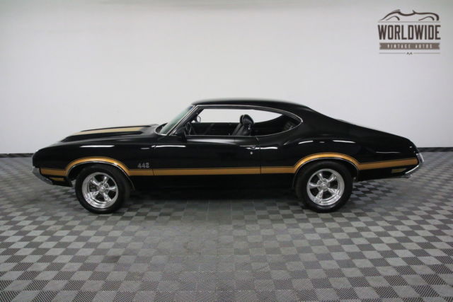 1970 Black Oldsmobile 442