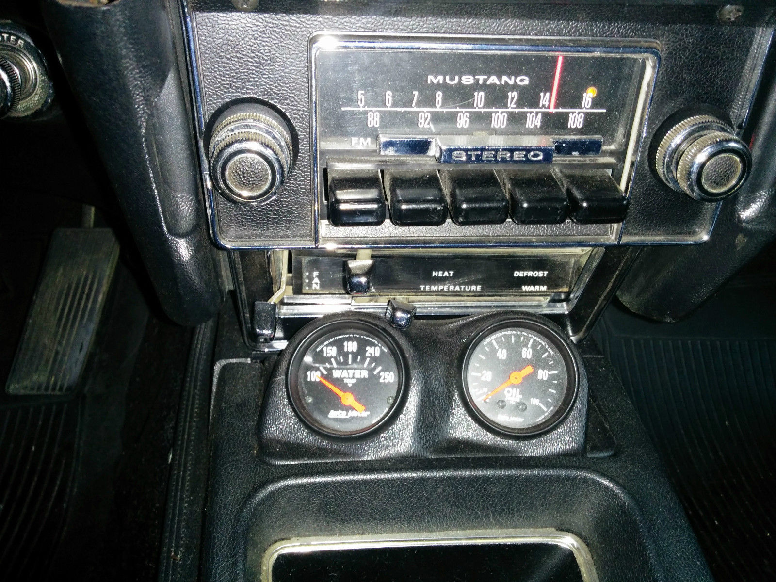 1970 Yellow Ford Mustang sportroof