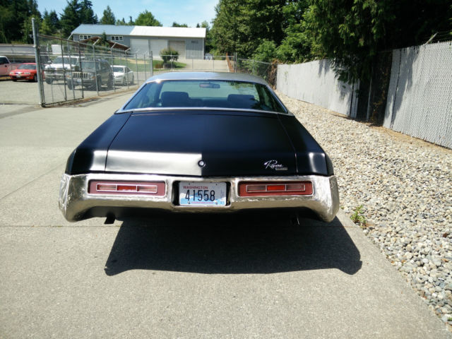 1970 Black Buick Riviera Hardtop