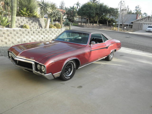 1970 brownish red Buick Riviera