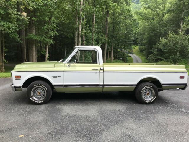 1970 Green and White Chevrolet C-10 Pickup