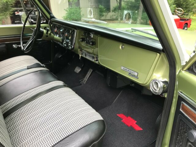 1970 Green and White Chevrolet C-10 Pickup