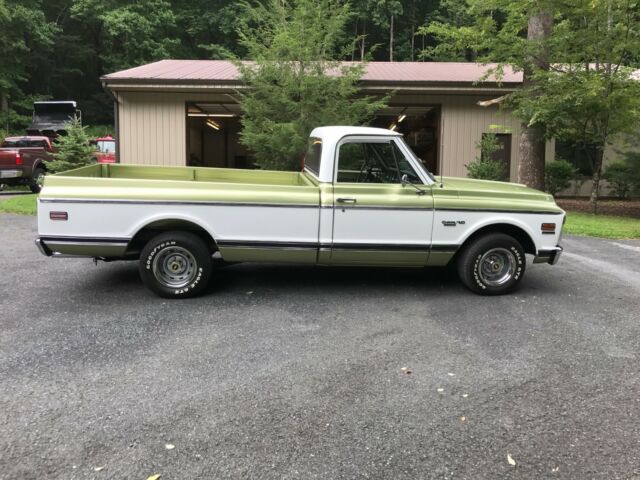 1970 Green and White Chevrolet C-10 Pickup