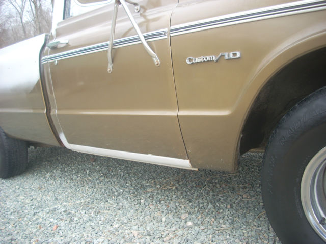 1970 Gold Chevrolet C-10