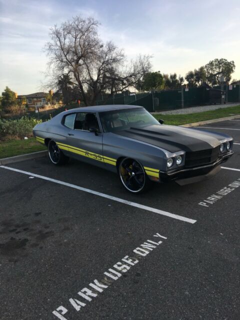 1970 Flat Grey/yellow stripes Chevrolet Chevelle Coupe