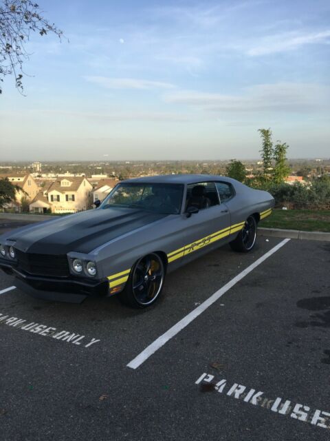 1970 Flat Grey/yellow stripes Chevrolet Chevelle Coupe
