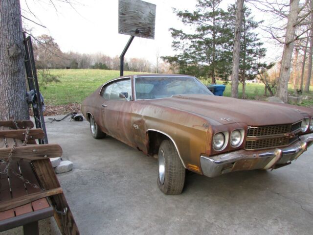 1970 gold Chevrolet Chevelle Coupe