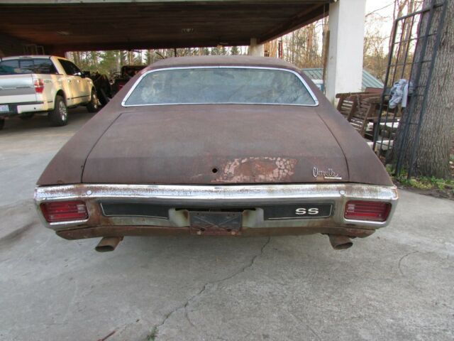 1970 gold Chevrolet Chevelle Coupe