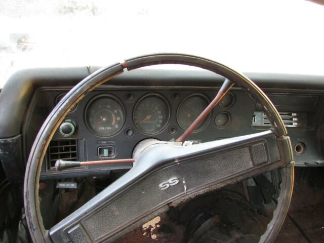 1970 gold Chevrolet Chevelle Coupe
