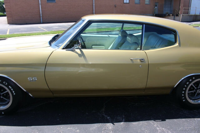 1970 Gold Chevrolet Chevelle Coupe