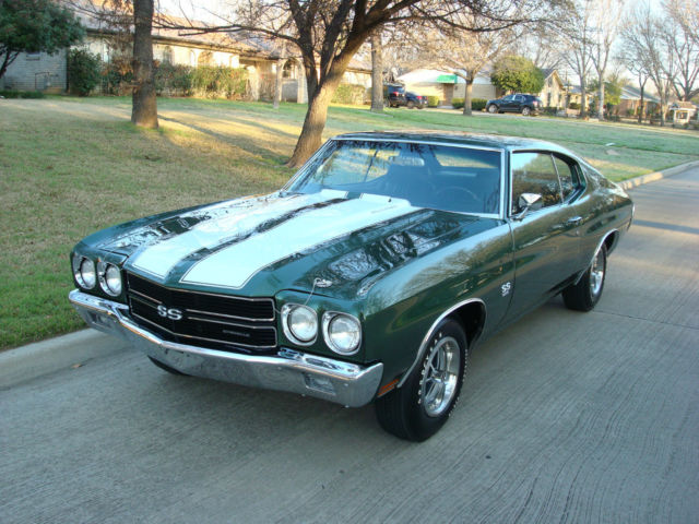 1970 Dark Green Metalic with White Stripes Chevrolet Chevelle Coupe