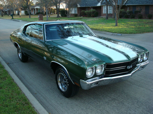 1970 Dark Green Metalic with White Stripes Chevrolet Chevelle Coupe