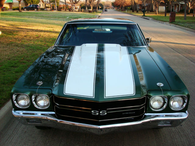 1970 Dark Green Metalic with White Stripes Chevrolet Chevelle Coupe