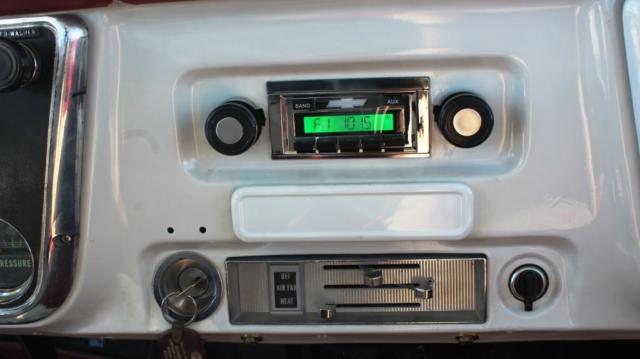 1970 artic white Chevrolet C-10 fleetside