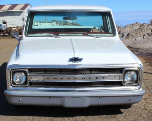 1970 artic white Chevrolet C-10 fleetside