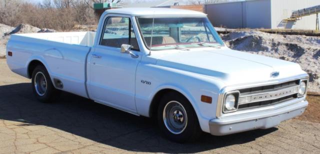 1970 artic white Chevrolet C-10 fleetside