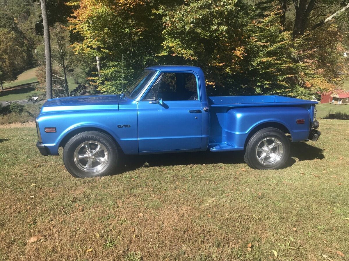 1970 Blue Chevrolet C-10 Pickup