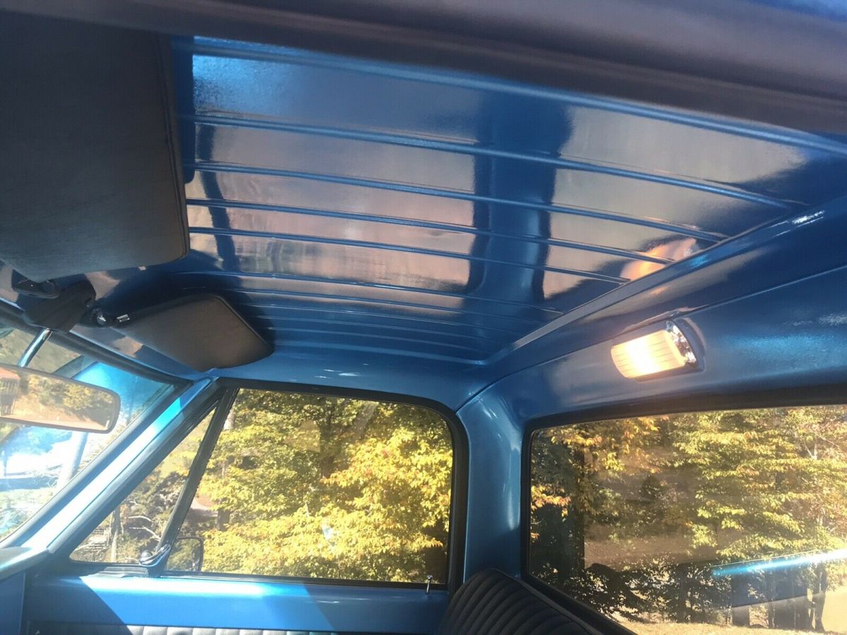 1970 Blue Chevrolet C-10 Pickup