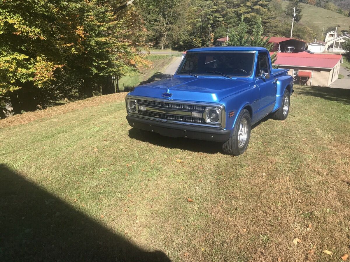 1970 Blue Chevrolet C-10 Pickup