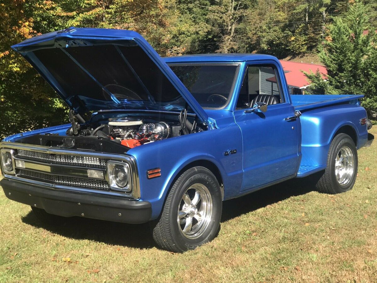 1970 Blue Chevrolet C-10 Pickup