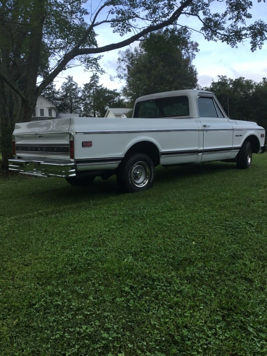 1970 White Chevrolet C-10 Pickup