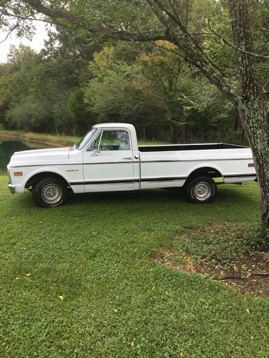 1970 White Chevrolet C-10 Pickup