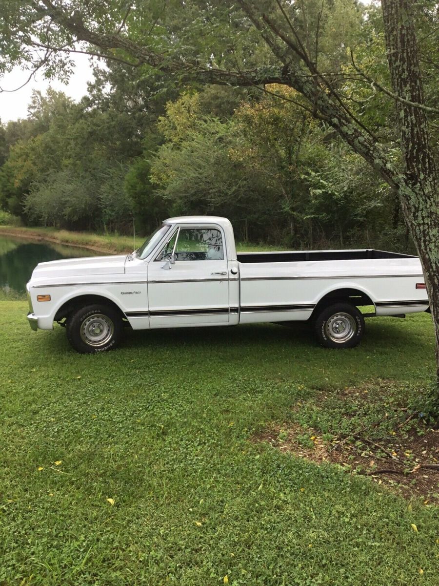 1970 White Chevrolet C-10 Pickup