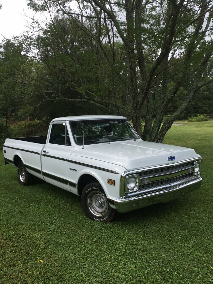 1970 White Chevrolet C-10 Pickup