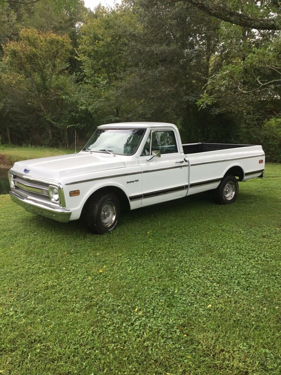 1970 White Chevrolet C-10 Pickup