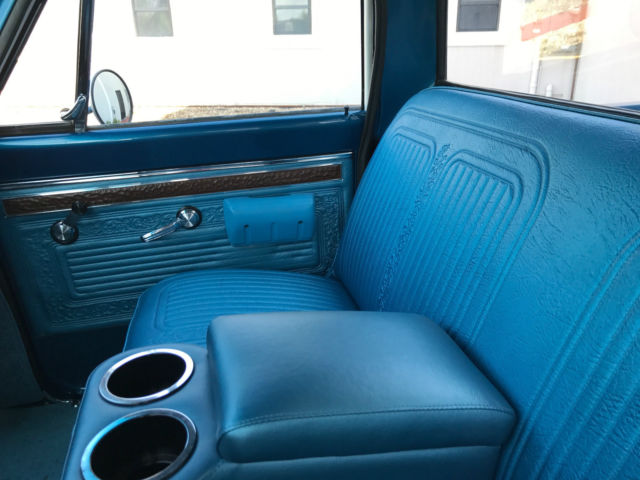 1970 Blue Chevrolet C-10 Pickup