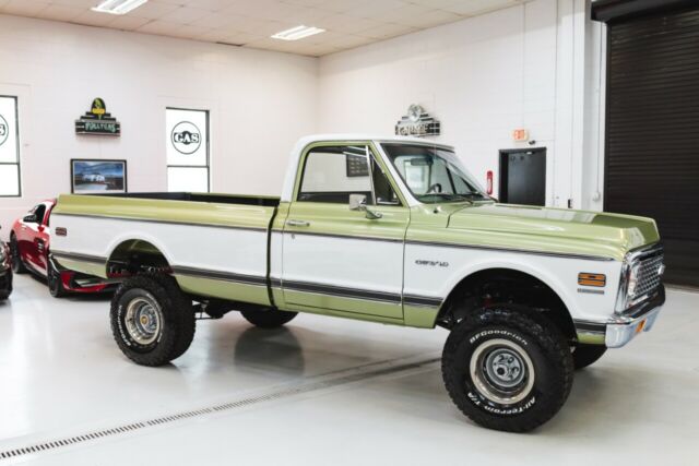 1970 Green Chevrolet C-10 --