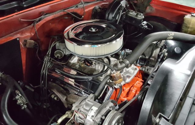 1970 Red / White Chevrolet C-10