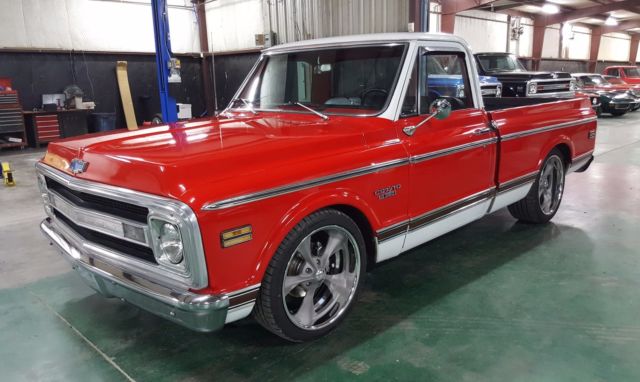 1970 Red / White Chevrolet C-10