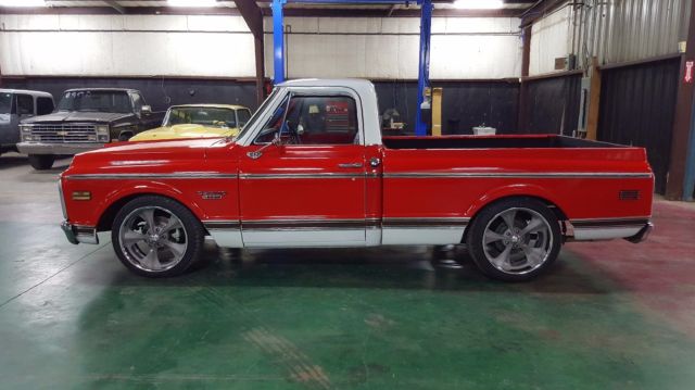 1970 Red / White Chevrolet C-10