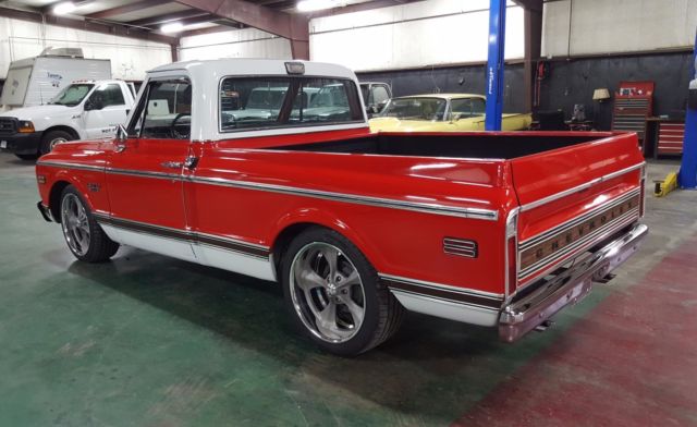 1970 Red / White Chevrolet C-10