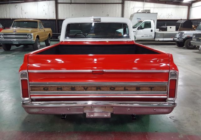 1970 Red / White Chevrolet C-10
